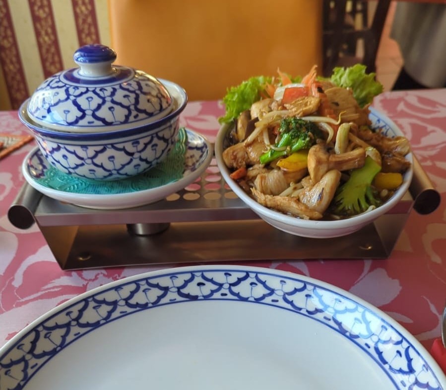 vietnamese-meal-at-restaurant