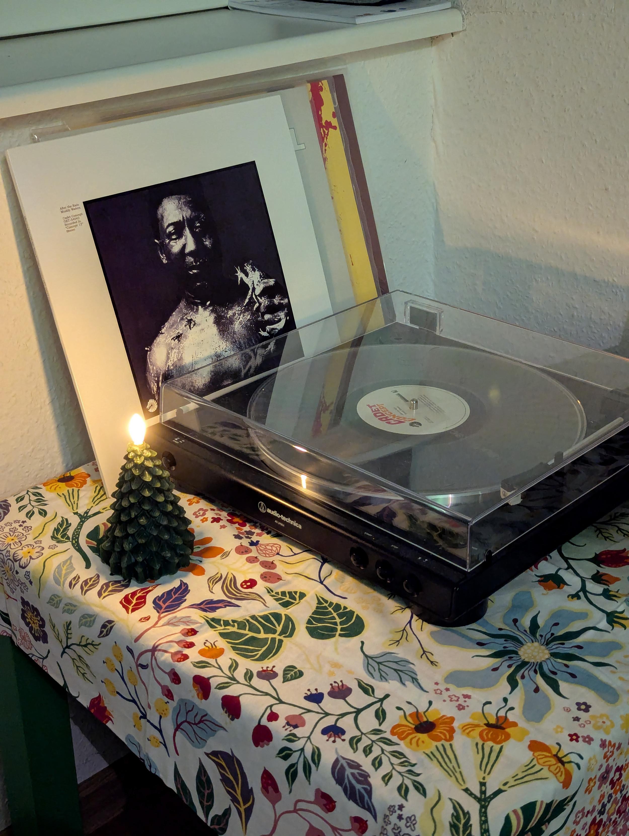 vinyl-player-candle